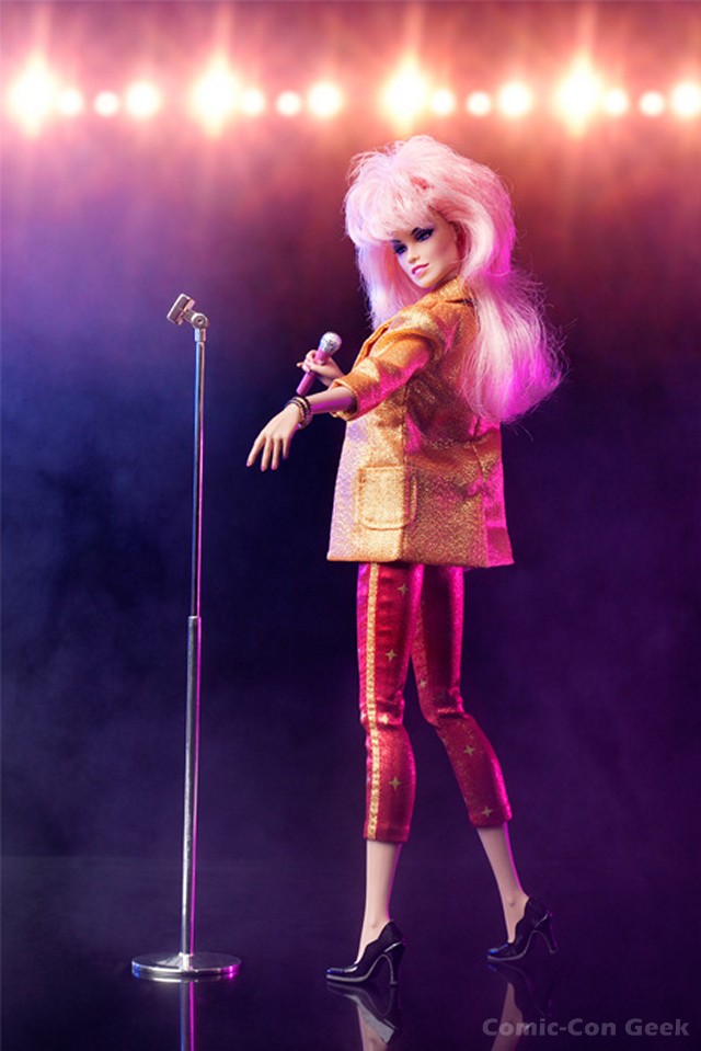 hasbro-integrity-toys-hollywood-jem-comic-con-2012-sdcc-exclusive-003.jpg
